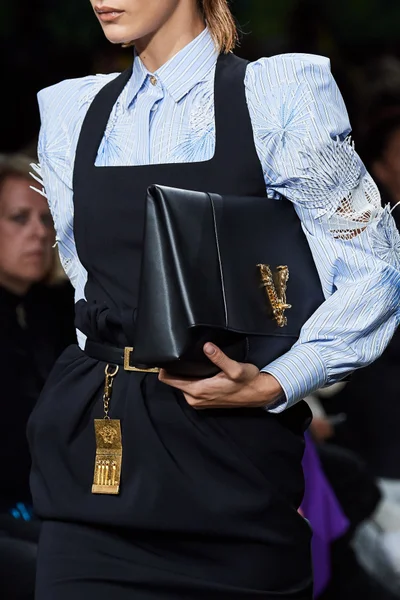 Look 14
